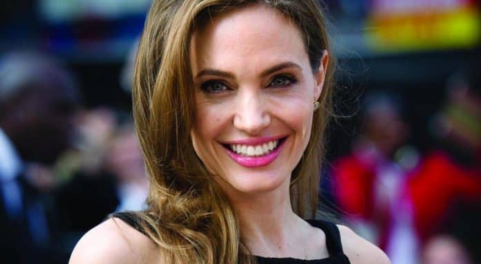 ANGELINA JOLIE 5 milhões de reais foram doados por Angelina Jolie para manter merendas