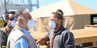 Chef fecha restaurantes premiados e passa a servir comida a pessoas necessitadas durante pandemia Chef fecha restaurantes premiados e passa a servir comida a pessoas necessitadas durante pandemia