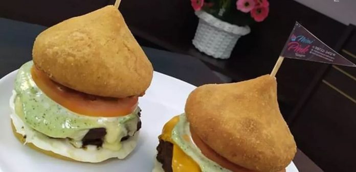 Lanchonete cria hambúrguer de coxinha e iguaria causa furor nas redes sociais