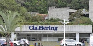Hering vai produzir e doar uniformes de proteção para hospitais