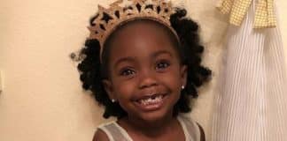 Garotinha se emociona ao ganhar da mãe uma boneca negra: ‘Tem pele de chocolate como eu’