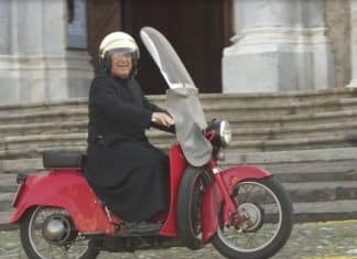 Padre italiano falece de Covid-19 ao ceder respirador a paciente mais jovem