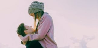 Ser solteiro, namorar ou ser casado é bom: encontre a felicidade no seu estado atual Ser solteiro, namorar ou ser casado é bom: encontre a felicidade no seu estado atual