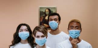 ‘Cuidamos dos outros, mas ninguém cuida de nós?’, desabafam enfermeiras na linha de frente contra coronavírus ‘Cuidamos dos outros, mas ninguém cuida de nós?’, desabafam enfermeiras na linha de frente contra coronavírus