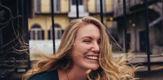 Mulher: nem submissa nem devota, te quero bela, livre e louca Mulher: nem submissa nem devota, te quero bela, livre e louca