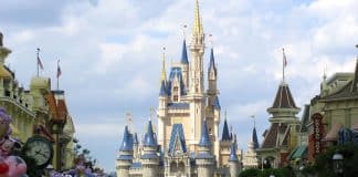 São disponibilizados passeios virtuais pelas atrações da Disney. Confira!