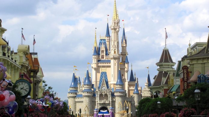 São disponibilizados passeios virtuais pelas atrações da Disney. Confira!