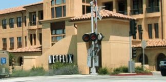 Netflix cria fundo para oferecer apoio financeiro a seus funcionários durante pandemia Netflix cria fundo para oferecer apoio financeiro a seus funcionários durante pandemia