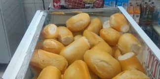 Mercadinho passa a distribuir pães a famílias necessitadas durante quarentena do Coronavírus Mercadinho passa a distribuir pães a famílias necessitadas durante quarentena do Coronavírus