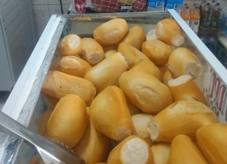 Mercadinho passa a distribuir pães a famílias necessitadas durante quarentena do Coronavírus