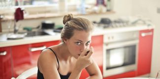 Mulher não tem que consertar homem, mulher não é oficina de embuste Mulher não tem que consertar homem, mulher não é oficina de embuste