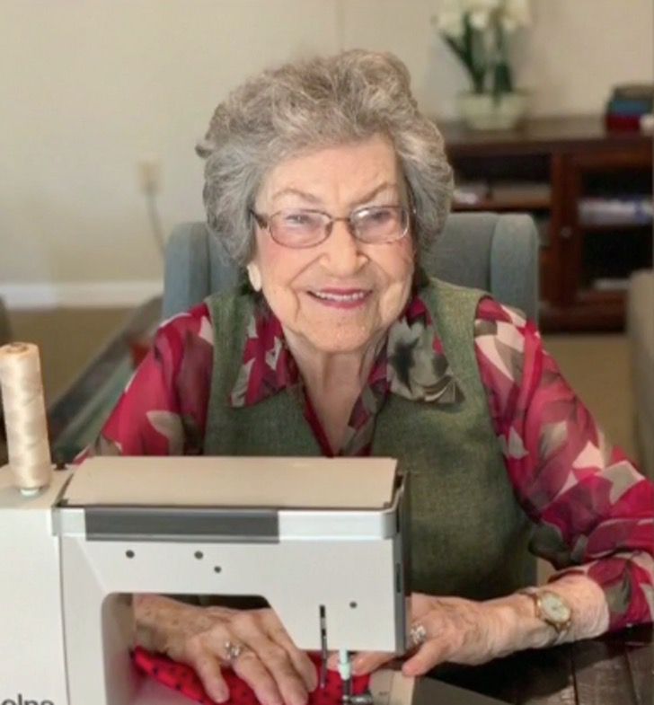 contioutra.com - Vovó de 96 anos costura máscaras para sua comunidade.