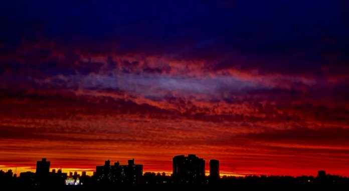 Confira as mais belas imagens do pôr do sol de São Paulo no dia 14 de abril
