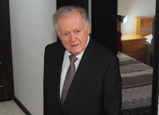 Homem mais rico da Colômbia faz incrível doação de R$100 milhões para combater coronavírus