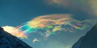 Raras nuvens com coloração arco-íris foram fotografadas em pico da Sibéria