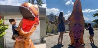 Médico na linha de frente contra Covid-19 se veste de dinossauro para abraçar o filho