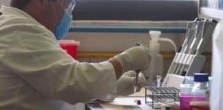 Cientistas desenvolvem teste que detecta coronavírus em apenas 2 horas e custa pouco mais de 40 reais Cientistas desenvolvem teste que detecta coronavírus em apenas 2 horas e custa pouco mais de 40 reais