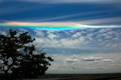 contioutra.com - Fotógrafa americana captura 'arco-íris horizontal', também conhecido como arco-íris de fogo