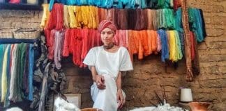 Artesãos Maias produzem 10.000 máscaras hospitalares na Guatemala. Artesãos Maias produzem 10.000 máscaras hospitalares na Guatemala.