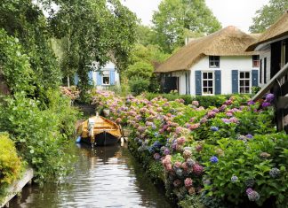 Giethoorn: Conheça a vila holandesa sem ruas que parece cenário de contos de fadas