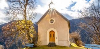 HOJE A SEXTA-FEIRA FOI SANTA DENTRO DE MIM HOJE A SEXTA-FEIRA FOI SANTA DENTRO DE MIM