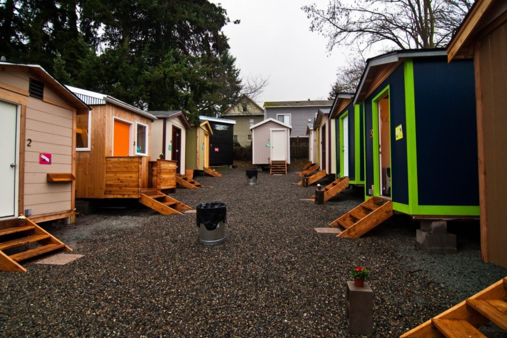 contioutra.com - Seatle constrói mini casas para abrigar pessoas em situação de rua durante pandemia de coronavírus