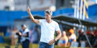 Ele de novo: Renato Gaúcho doa mais sete toneladas de alimentos a famílias carentes de Porto Alegre