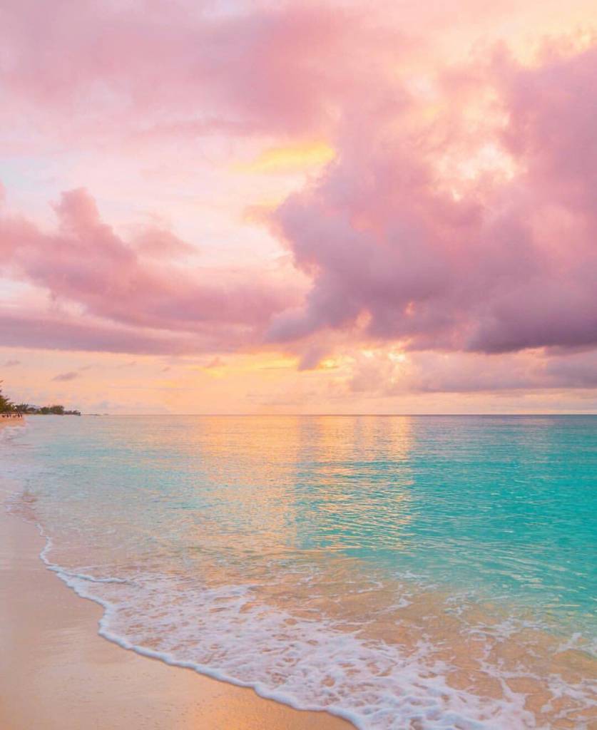 contioutra.com - O pôr do Sol nas praias de Bali reflete uma beleza magnífica em tons pastéis. Veja fotos!