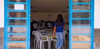 Projeto de lei quer mudar realidade de jovens não adotados que precisam deixar abrigos aos 18 anos Projeto de lei quer mudar realidade de jovens não adotados que precisam deixar abrigos aos 18 anos