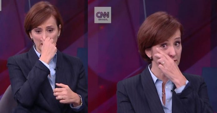 Jornalista da CNN chora durante programa e se desculpa com a mãe