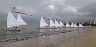 Jangadeiros de Maceió fazem ‘velário’ em homenagem a falecidos pela Covid-19 Jangadeiros de Maceió fazem ‘velário’ em homenagem a falecidos pela Covid-19