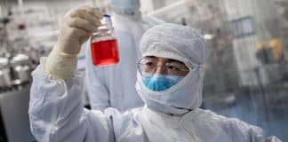 Vacina contra a Covid-19 pode estar pronta até outubro, declara CEO da Pfizer Vacina contra a Covid-19 pode estar pronta até outubro, declara CEO da Pfizer