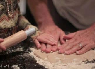 Mães lançam livro com receitas das comidas preferidas de filhos desaparecidos: ‘Livro de receitas para a memória’