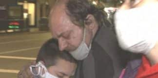 Viúvo que perdeu o emprego por causa da pandemia passa a dormir na rua com o filho caçula Viúvo que perdeu o emprego por causa da pandemia passa a dormir na rua com o filho caçula