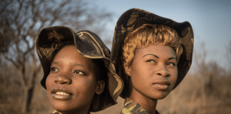Um grupo de mulheres africanas se uniu para combater os caçadores de animais na África