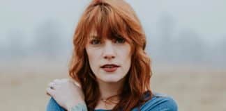 Foi lindo quando ela percebeu que era completa sozinha Foi lindo quando ela percebeu que era completa sozinha