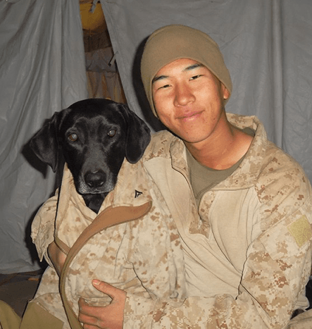 contioutra.com - Cabo da marinha americana adota cachorra farejadora de explosivos que salvou sua vida no Afeganistão