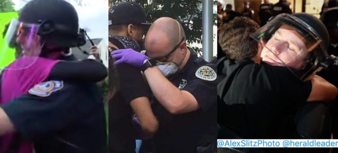 Policiais e manifestantes se abraçam durante manifestações contra violência policial nos Estados Unidos