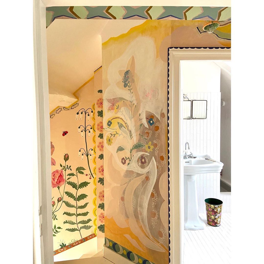 contioutra.com - Durante a quarentena, artista francesa transforma todas as paredes de sua casa com lindas pinturas