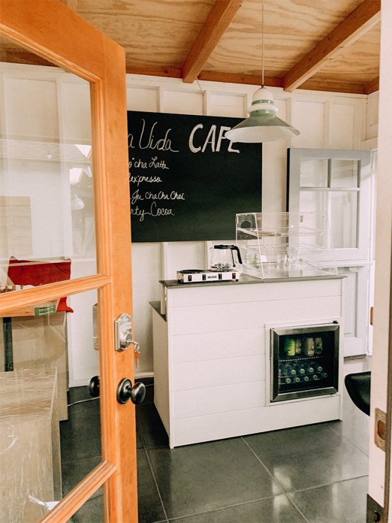 contioutra.com - Pai viraliza ao construir cafeteria em seu quintal; confira fotos.