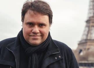 Apresentador Rodrigo Rodrigues falece aos 45 anos por complicações do coronavírus