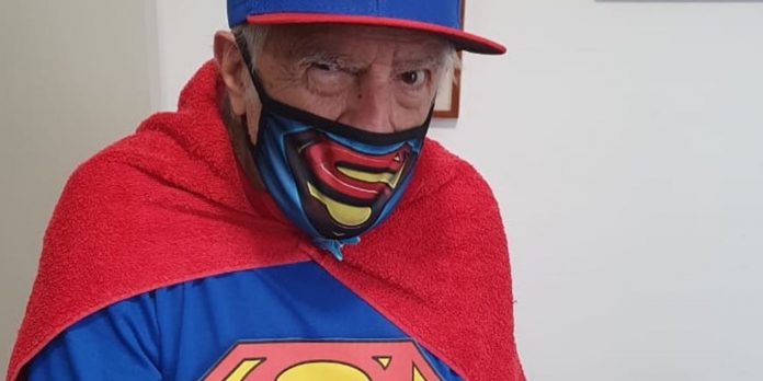 Ary Fontoura se fantasia de Superman e diverte seguidores: “Vovô Men”