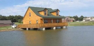 Homem cria a própria lagoa e constrói casa sobre ela para poder pescar de dentro da sua sala