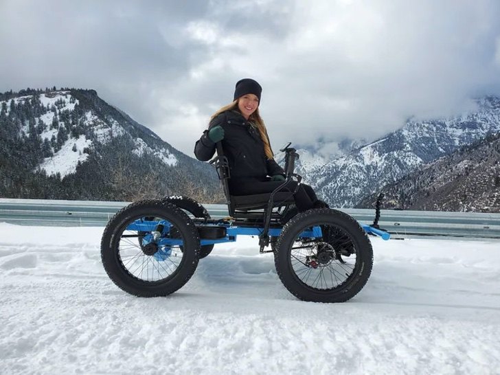 contioutra.com - Marido projeta uma cadeira de rodas off-road para sua esposa andar por onde quiser. Amor aventureiro!