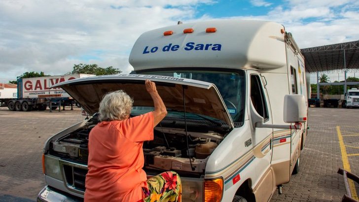 contioutra.com - Essa senhora de 82 anos largou tudo para viajar com seu trailer pela América do Sul