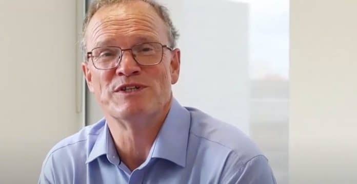 Chefe doa mais de 60 milhões aos seus funcionários como agradecimento ao se aposentar