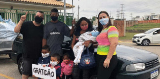 Moradores de condomínio em Sorocaba presenteiam catador de recicláveis com um carro