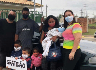 Moradores de condomínio em Sorocaba presenteiam catador de recicláveis com um carro