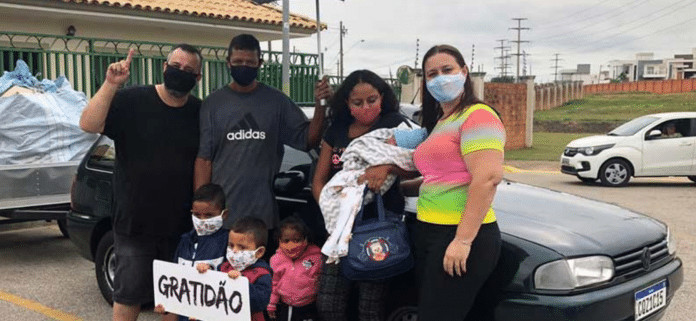 Moradores de condomínio em Sorocaba presenteiam catador de recicláveis com um carro
