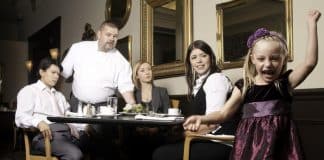 Restaurante proíbe crianças porque “os pais não conseguem controlá-las”